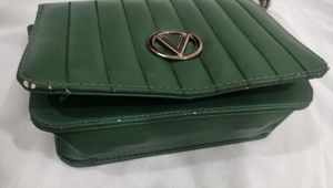 Green Shoulder Bag with Chain