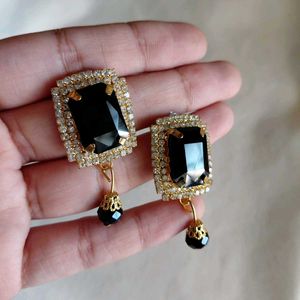 Elegant Black Earring