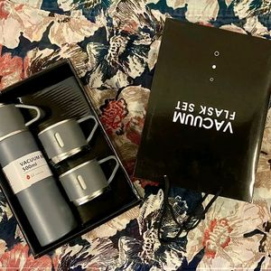 Stainless Steel Vacuum Flask Set(Multi Colour As Per Availability To Send Buyer)