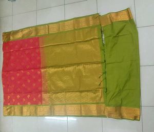 Gorgeous Red pattu Saree, Green border with newtag