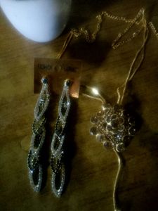 Trendy Earrings & Necklaces for All Occasions