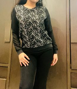 Beautiful Black And White Sweatshirt