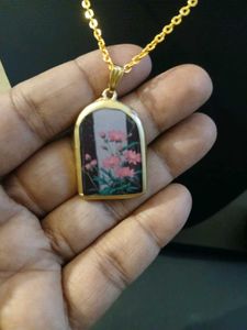 Floral Porcelain Locket Golden Anti Tarnish Chain