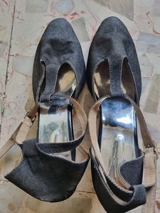 PRICE DROP!! Perfect Cocktail Black Heels