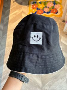 Reversible bucket hat