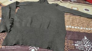 Brown Woman And Girl&#39;s Neck Top..