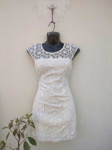 HOLLISTER White Lace Dress