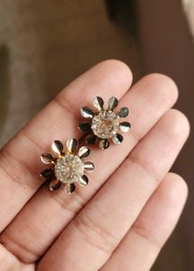 Beautiful Floral Diamond Studs ❤️
