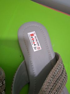 Beautiful Gray Flat Chappals