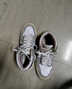 Used Sneakers – Size 6.5-7