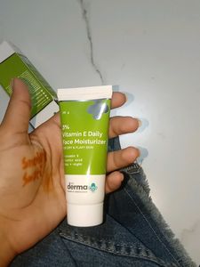 3% the derma co. vitamin E daily face moisturizer for dry n flaky skin, never used before