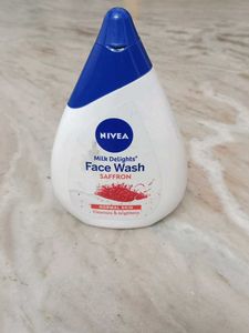 NIVEA Milk Delight Saffron Face Wash