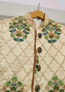 Cream Colour Floral Design Jodhpuri
