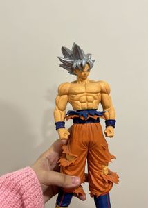 Ultra Instinct Goku Figure (30cm+)
