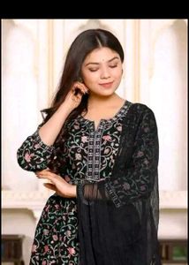 गुड ड्रेसेस महिलाओं के लिए कुर्ता और दुपट्टा सेटसु