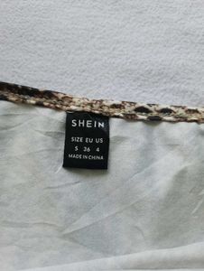 Shein : Stylish Snake Print Halter Top