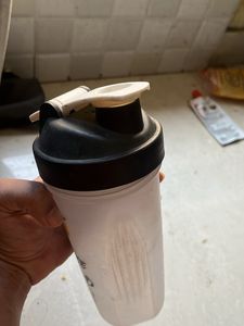 Protein shaker from muscleblaze