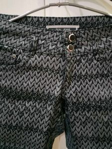 Black Grey Printed Capri Pants