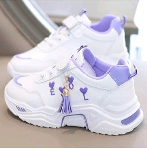 gen_z boys and girls Sneakers
