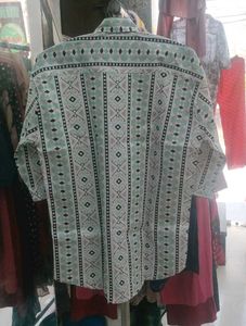 Patterned Men&#39;s Shirt