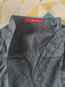 Black sleeveless button up top