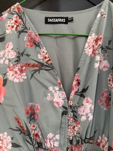 V neck beautiful floral party top