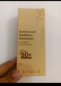 Sunscreen With Saffron And Lotus Extracts
