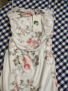 📍Price Drop📍NEWME ASIA WHITE FLORAL MAXI DRESS