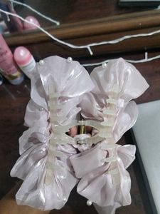 Pearl Hair Claw Clip