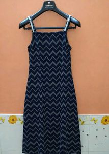 SUVRNAA Chic Navy Zigzag Midi Dress