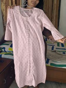 Elegant Pink Kurti with Delicate Details