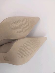 Beautiful Beige Pumps