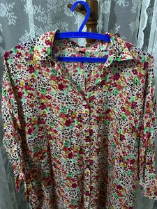 T.U Floral Top, Size Fit 50 Bust