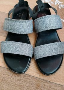 Women Sandals In Very Good Condition.