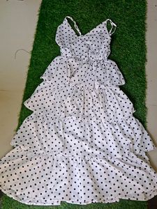LAYERED SLEEVELESS FROCK WITH BEAUTIFUL DOTT DESIGN.Elastic Metirial