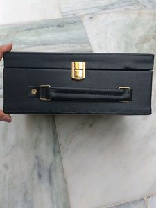 Lakme Black Vanity Box With Mirror