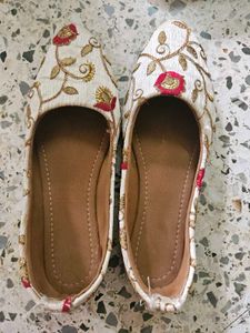 Embroidered Juttis