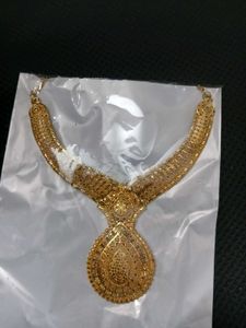 Gold Tone Necklace &amp; Earrings Set