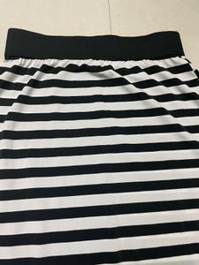 Pretty Black And White Skirt 🖤🤍