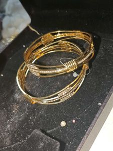 ✨ Gold-Plated Sparkling Bangles – Brand NewElegant