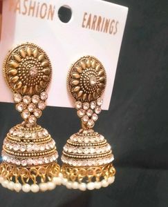 Elegant jhumka piece with white kundan work
