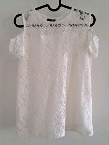 Off-shoulder Lacy Top