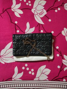 Quilted Black &amp; White Slling Bag