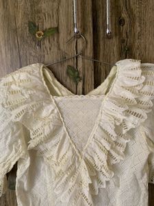 Vintage-Inspired Lace Crop Top