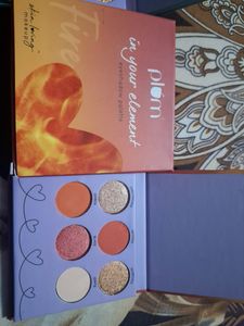 Plum EYESHADOW