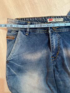 Levi’s slim fit denim