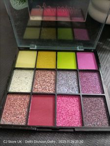 S.f.r color Eyeshadow Palette