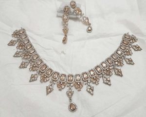 Ad Necklace Set