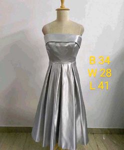 Diwali 🎇 🪔 SalElegant Silver Strapless Midi Dres