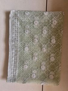Designer  Pista Gaun